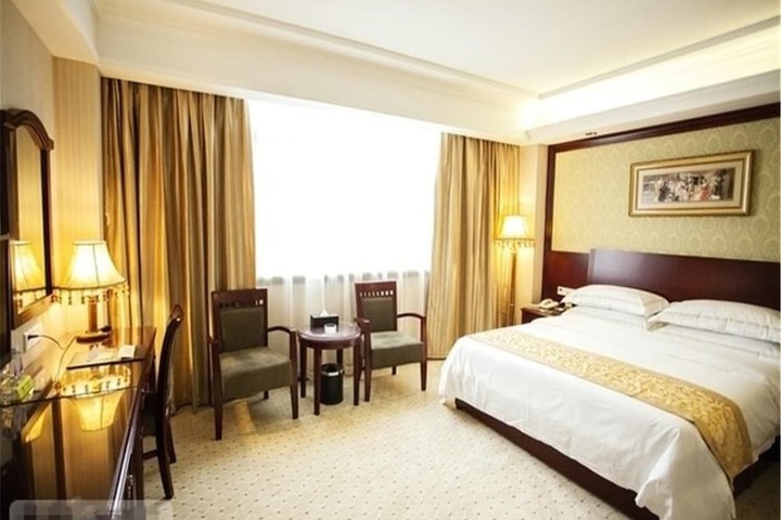 Room 21 of 34