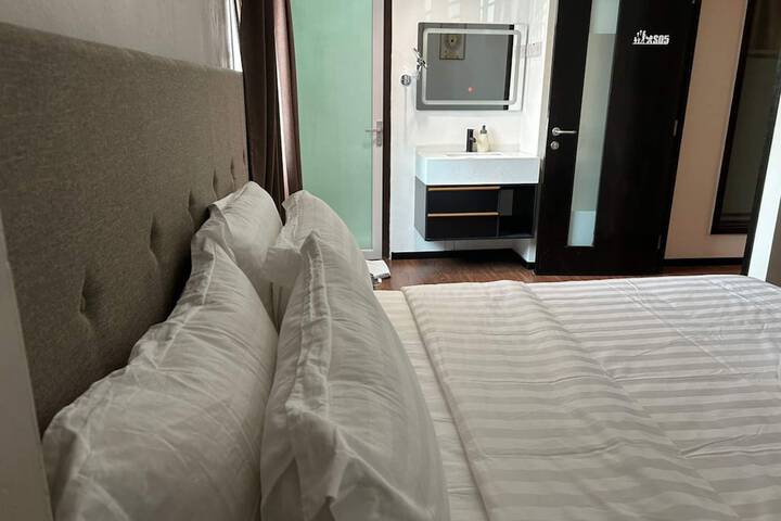 Room 22 of 80