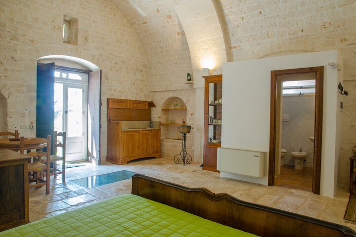 Room 2 of 49