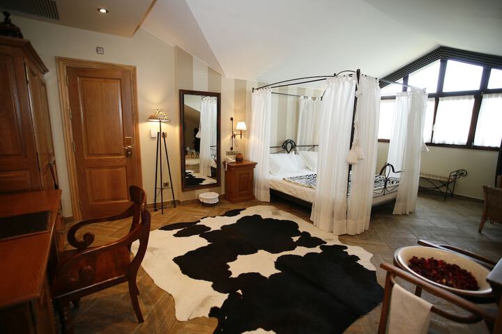Room 4 of 19