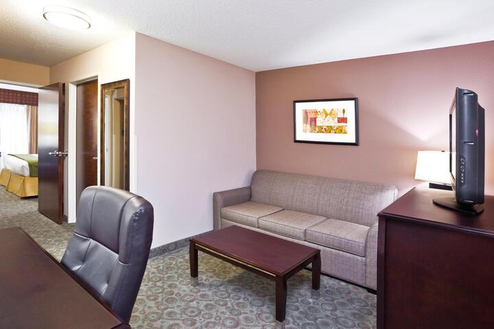 1 King Standard with Sofa Bed (10 of 10)