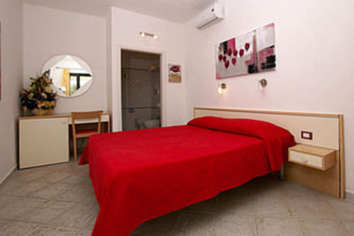 Room 10 of 16