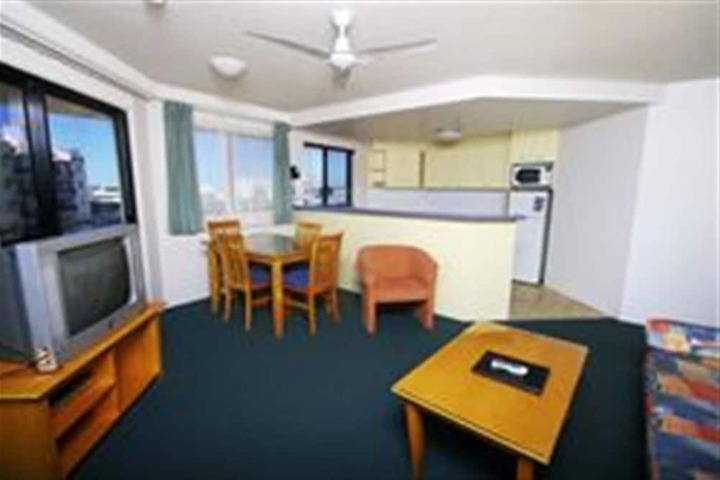Room 8 of 10