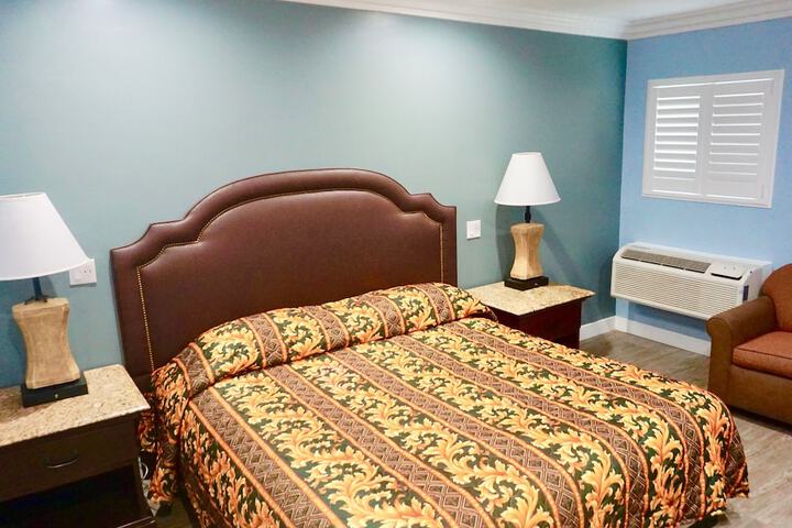 Superior King Bed City View (8 of 9)