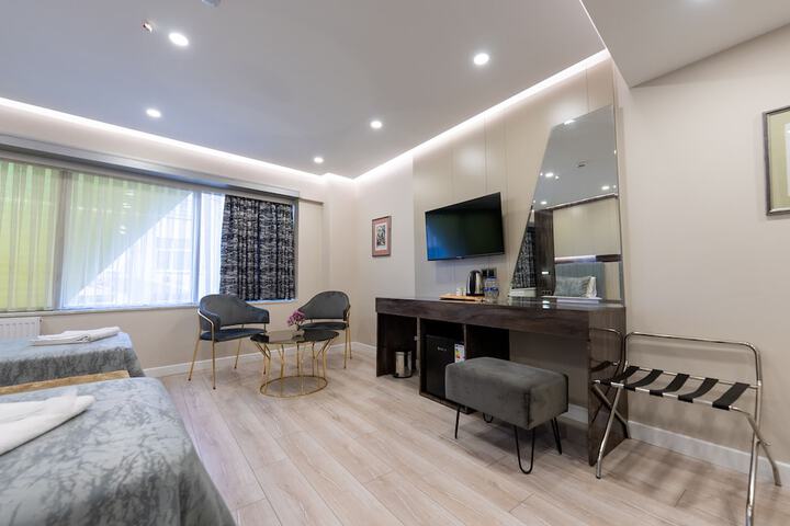 Room 37 of 48