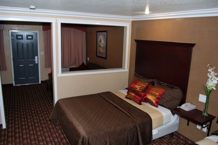 Room 6 of 26