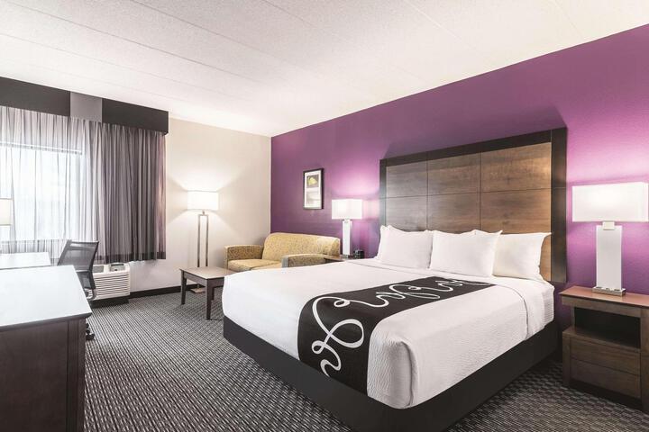 1 King Bed (18 of 19)