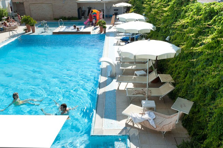 Pool 60 of 78