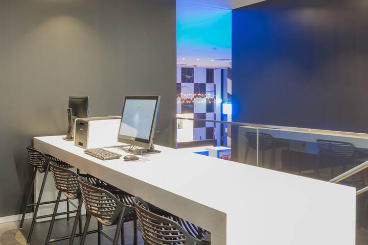 Business Center 38 of 46