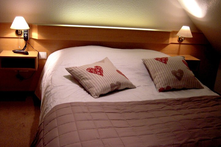 Room 5 of 32