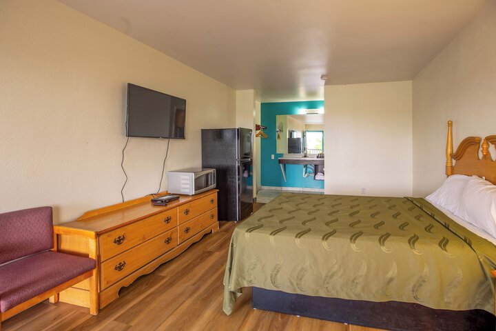 Room 8 of 28