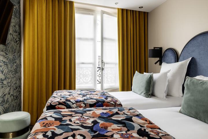 Room 42 of 85