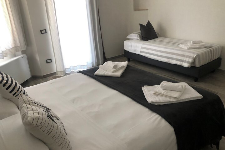 Room 8 of 34