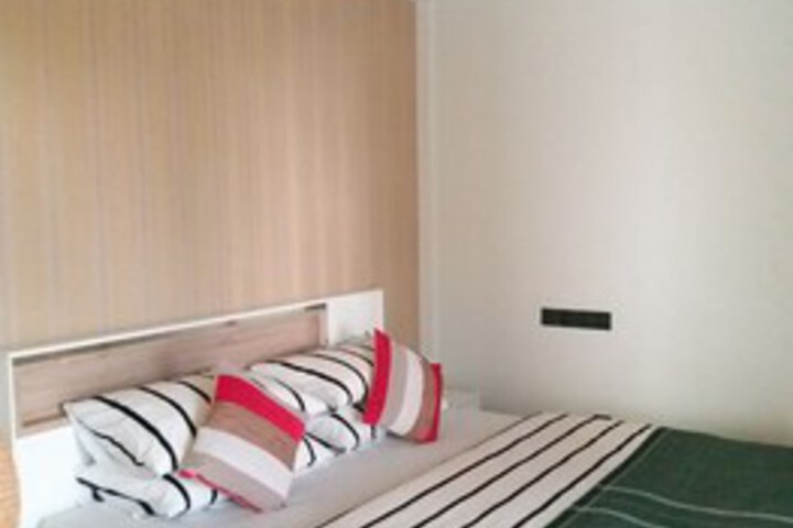 Room 10 of 26
