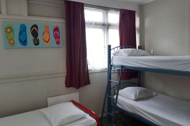 Room 11 of 76