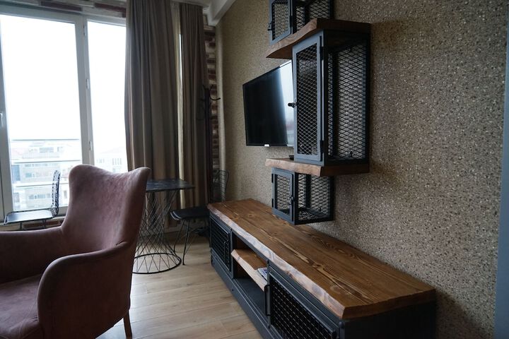 Room 23 of 85