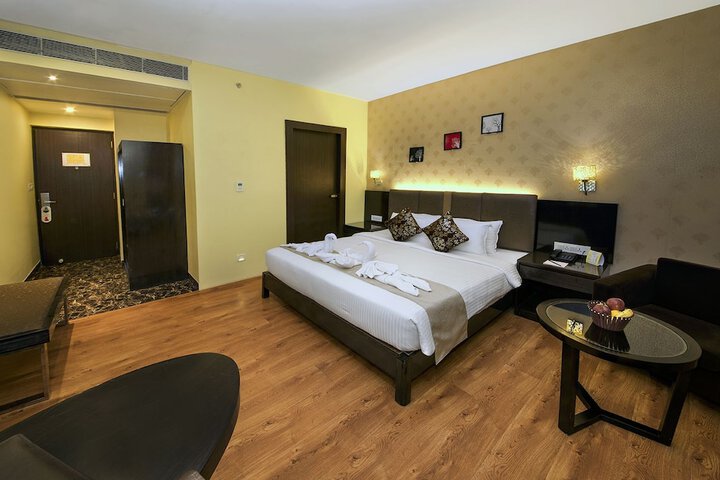 Room 17 of 33