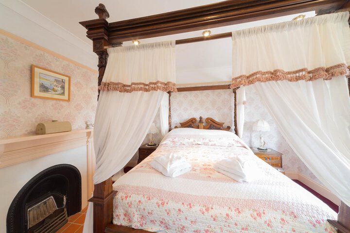 Room 5 of 150