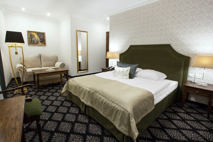 Room 2 of 17