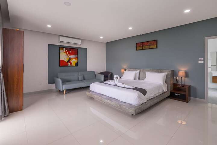 Room 6 of 36
