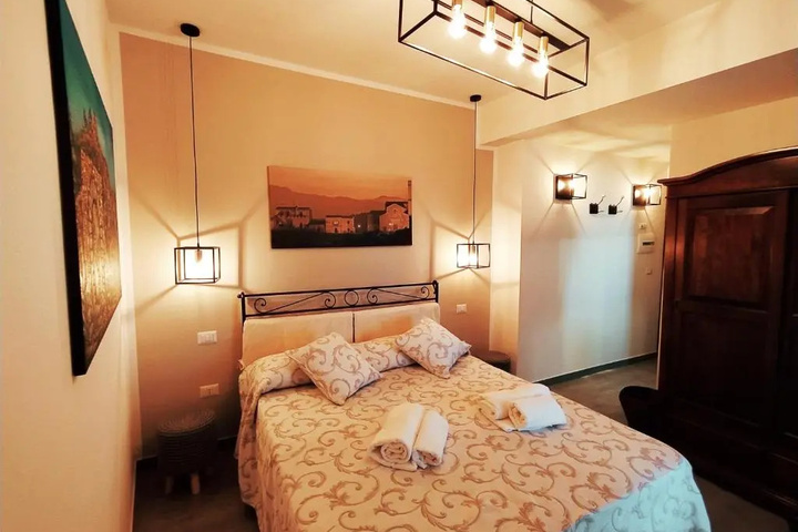 Room 2 of 8