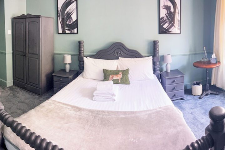 Room 4 of 37