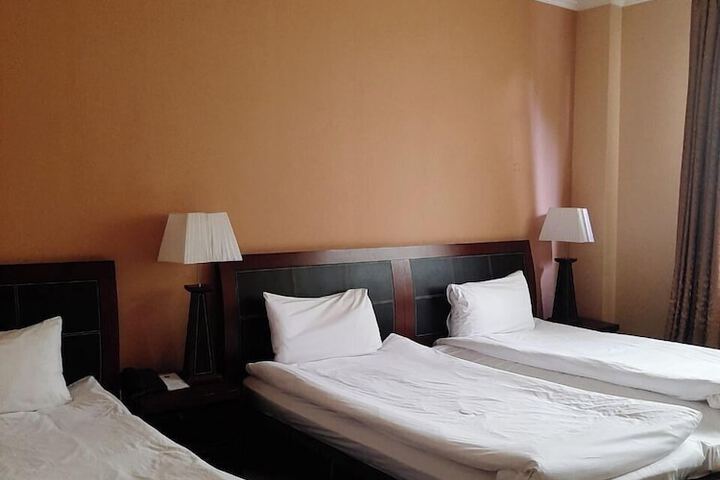 Room 3 of 7