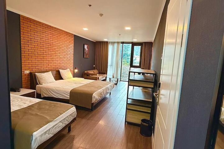 Room 118 of 240