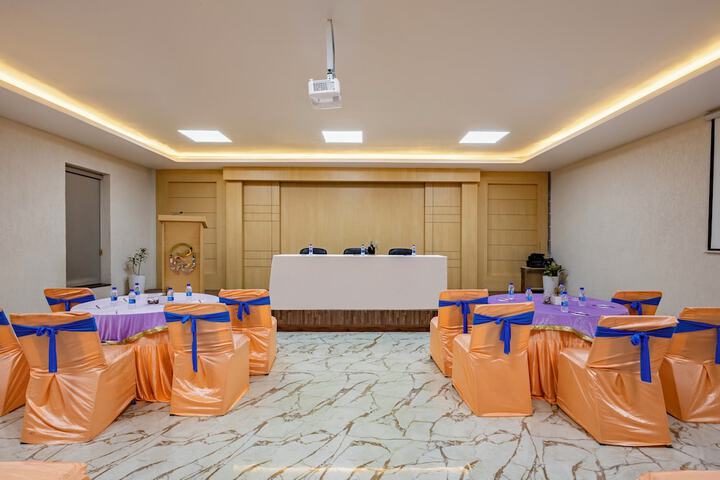 Ballroom/Hall 74 of 83