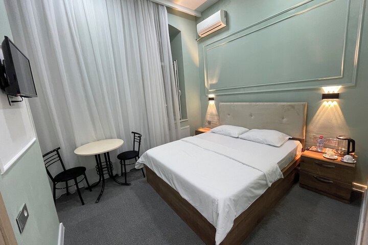Room 13 of 27