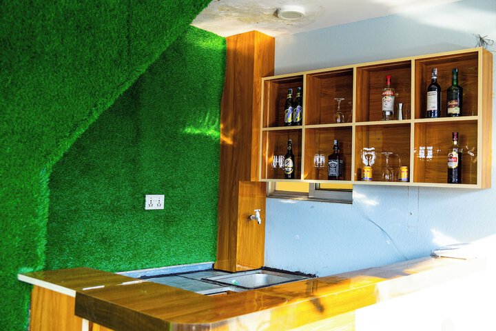 Lounge 15 of 16