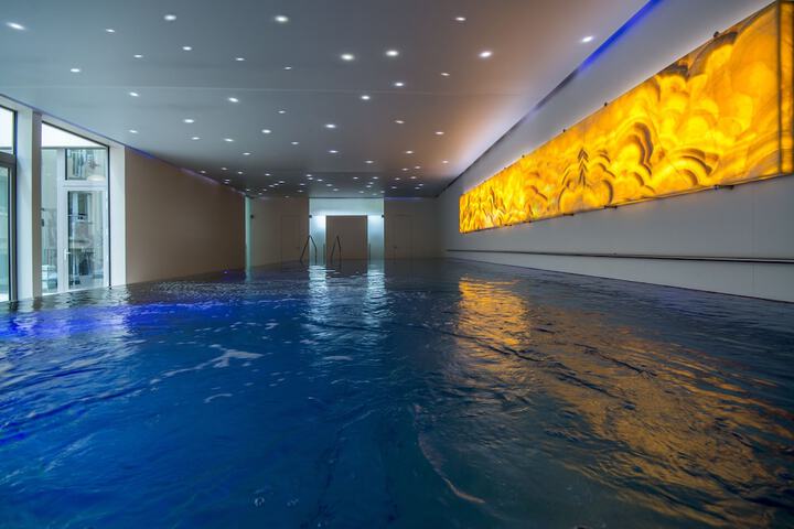 Pool Hotel