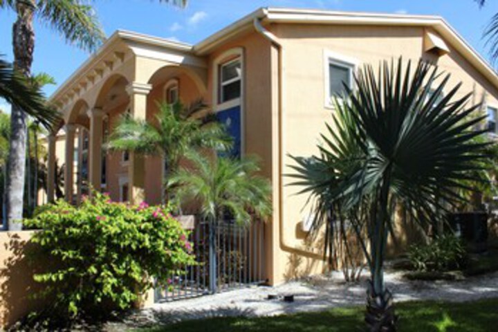Hotel Exterior 6 of 72