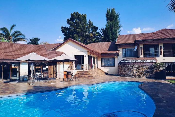 Africa Centre Airport Leisure Hotel Guest Lodge