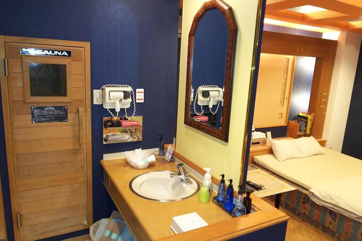 Room 33 of 43