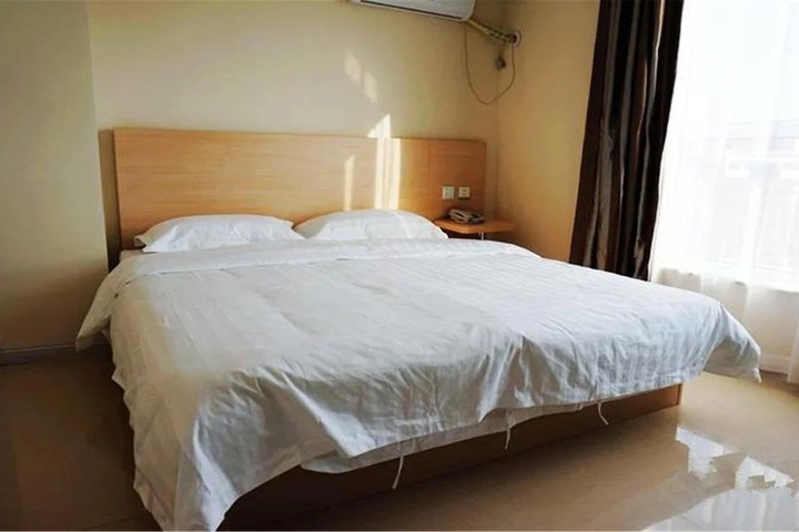 Room 4 of 9