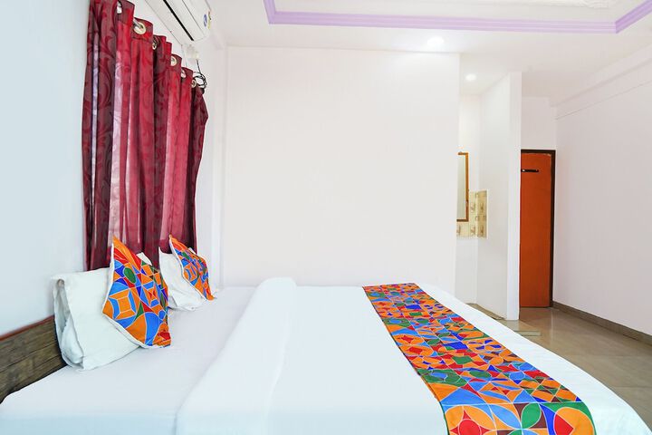Room 17 of 28
