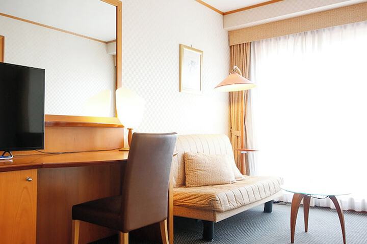 Room 11 of 37