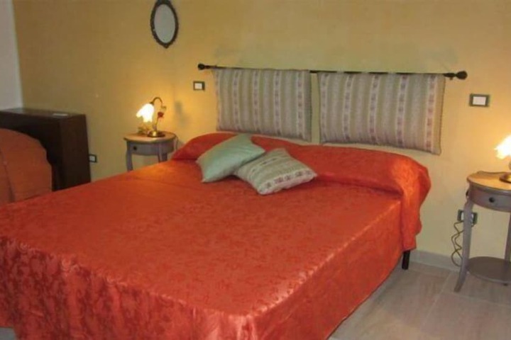 Room 9 of 32
