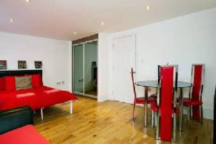Room 4 of 4