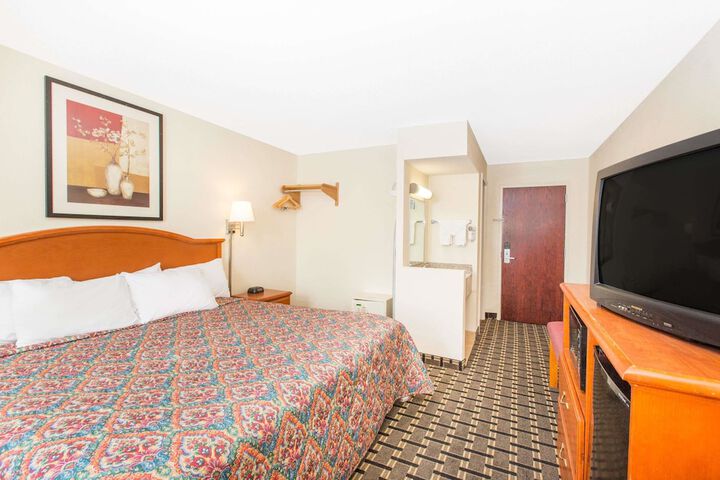 1 King Bed (7 of 13)