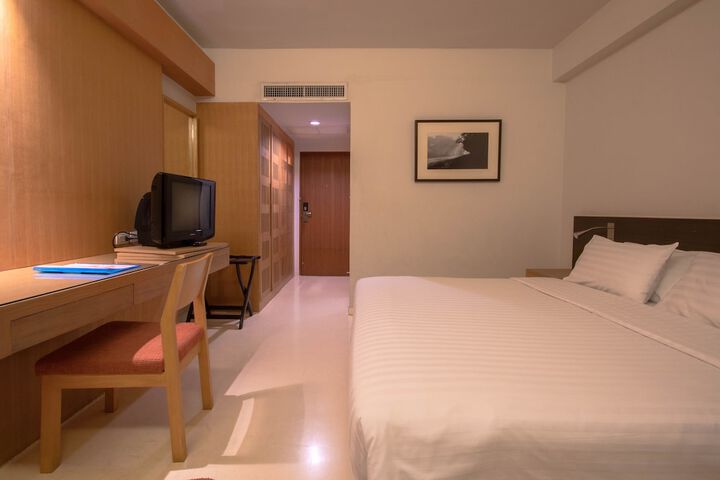 Room 13 of 48