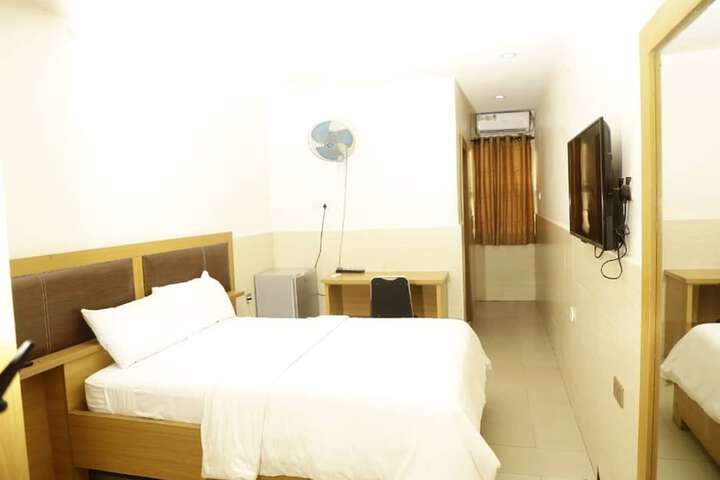 Room 12 of 24