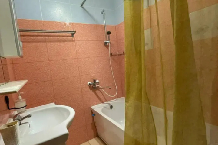 Room 6 of 15