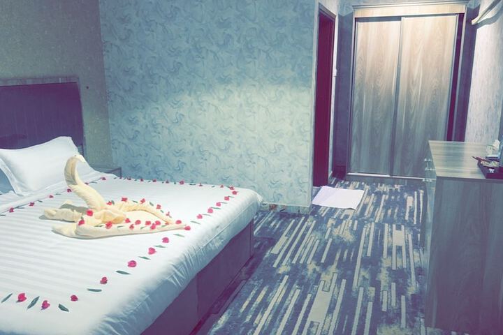 Room 17 of 40