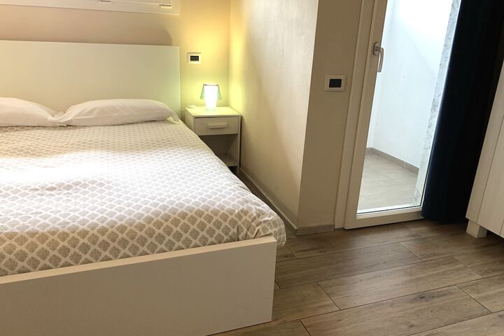 Room 12 of 61
