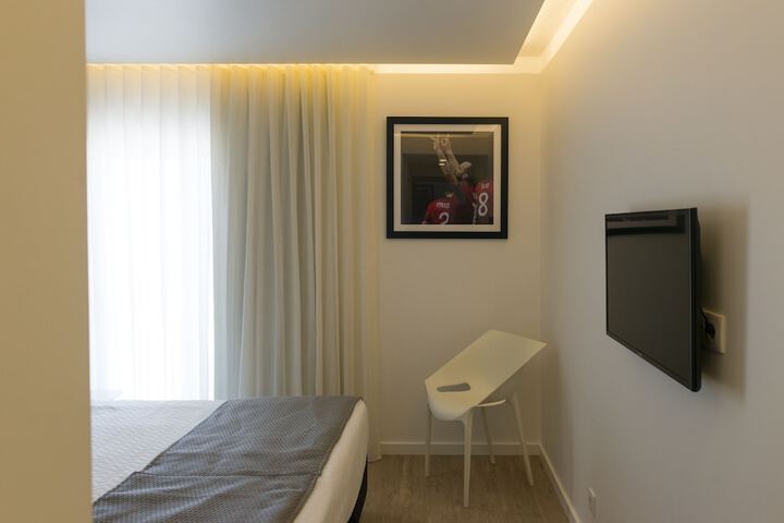Room 7 of 77