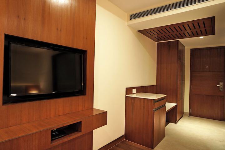 Room 35 of 72