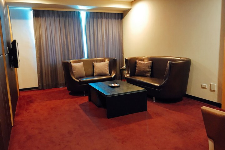 Room 12 of 97