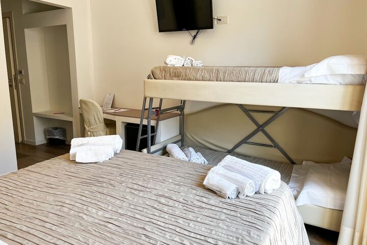 Room 26 of 80